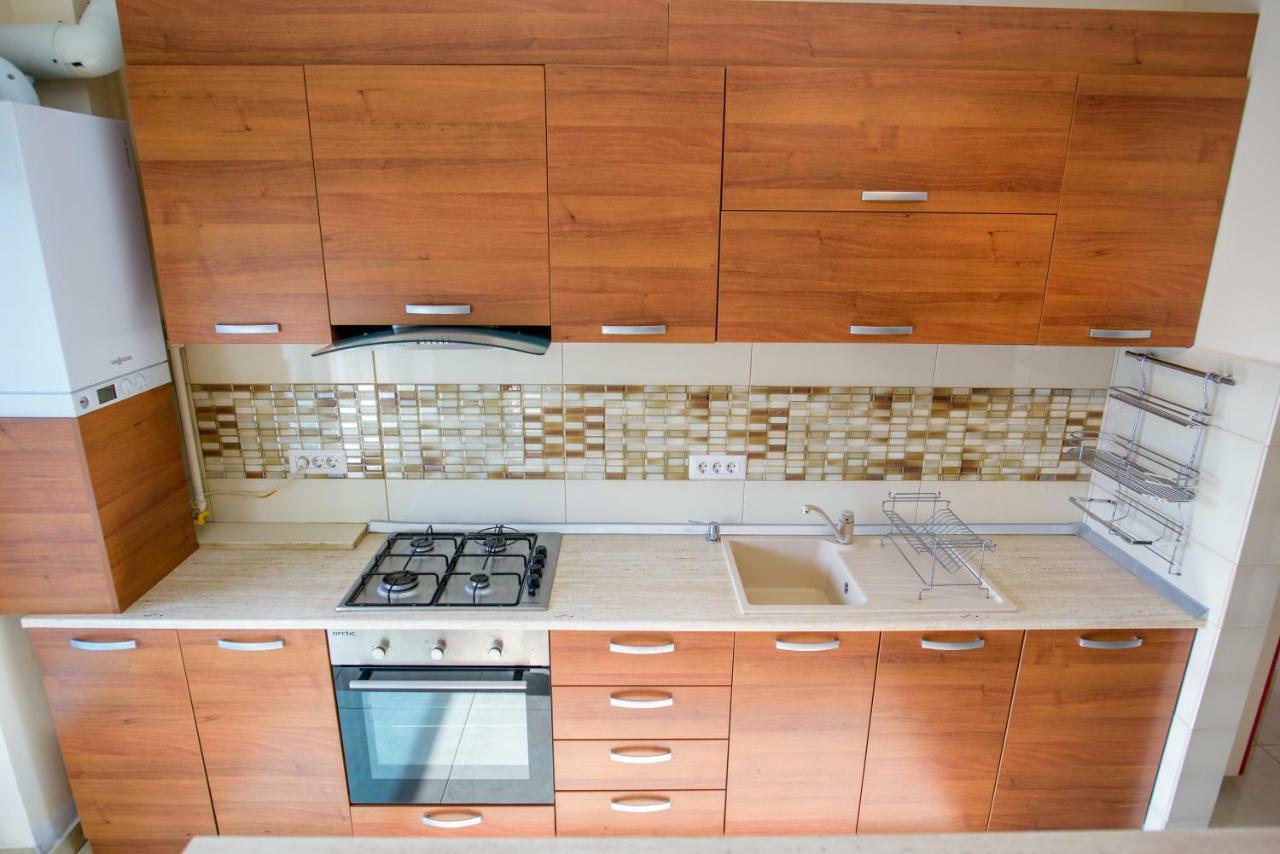 C&Y Zev Apartments ママイア エクステリア 写真