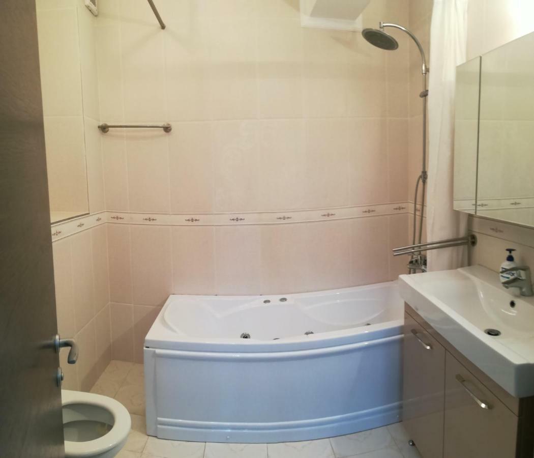 C&Y Zev Apartments ママイア エクステリア 写真
